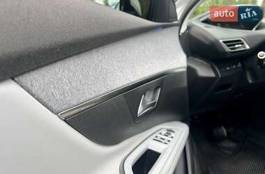 Внедорожник / Кроссовер Peugeot 5008 2017 в 