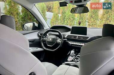 Внедорожник / Кроссовер Peugeot 5008 2017 в 