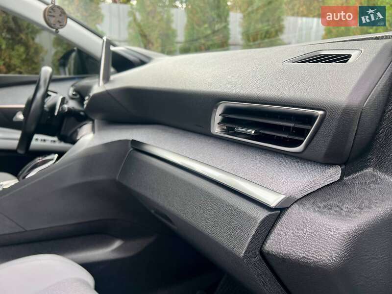 Позашляховик / Кросовер Peugeot 5008 2017 в Полтаві фото 79 Позашляховик / Кросовер Peugeot 5008 2017 в Полтаві