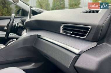 Внедорожник / Кроссовер Peugeot 5008 2017 в 