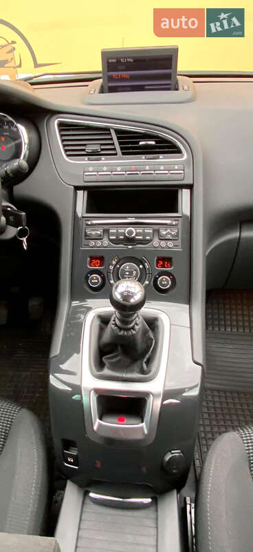 Микровэн Peugeot 5008 2013 в Ровно