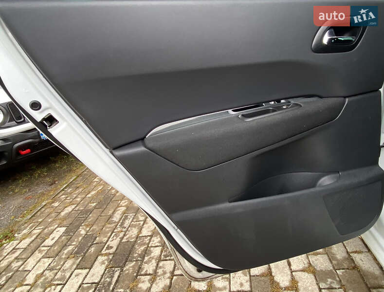 Микровэн Peugeot 5008 2013 в Ровно