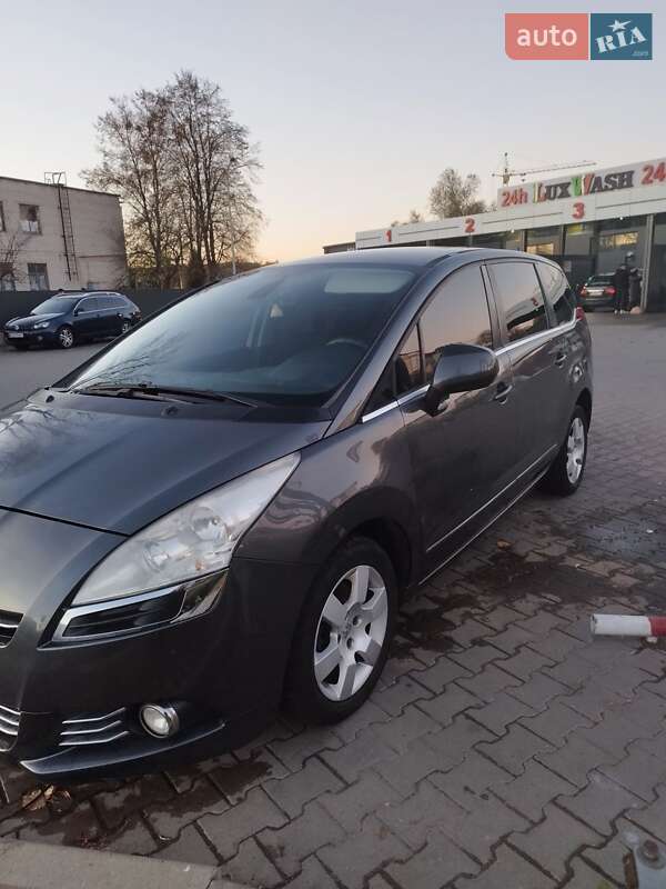 Микровэн Peugeot 5008 2013 в Львове