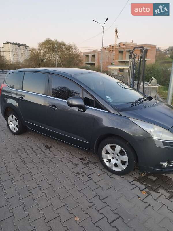 Микровэн Peugeot 5008 2013 в Львове
