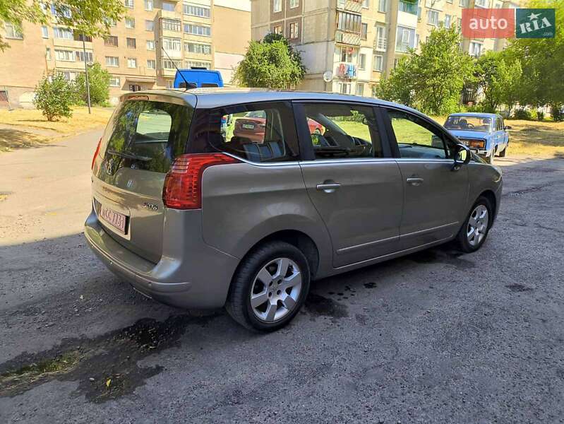 Микровэн Peugeot 5008 2012 в Калуше