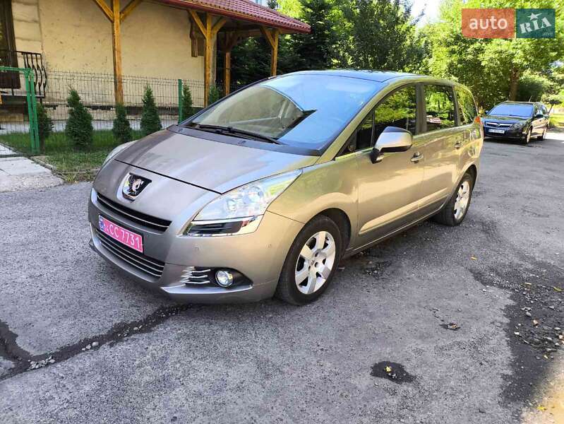 Микровэн Peugeot 5008 2012 в Калуше