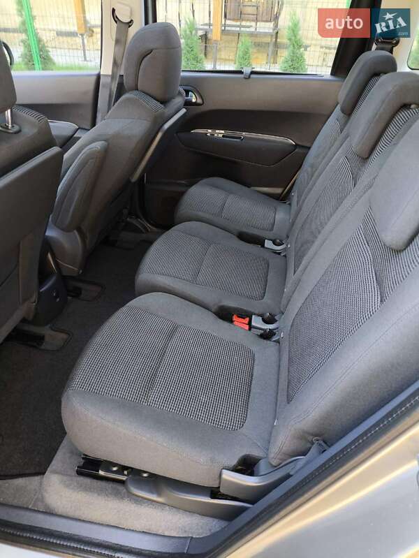 Микровэн Peugeot 5008 2012 в Калуше