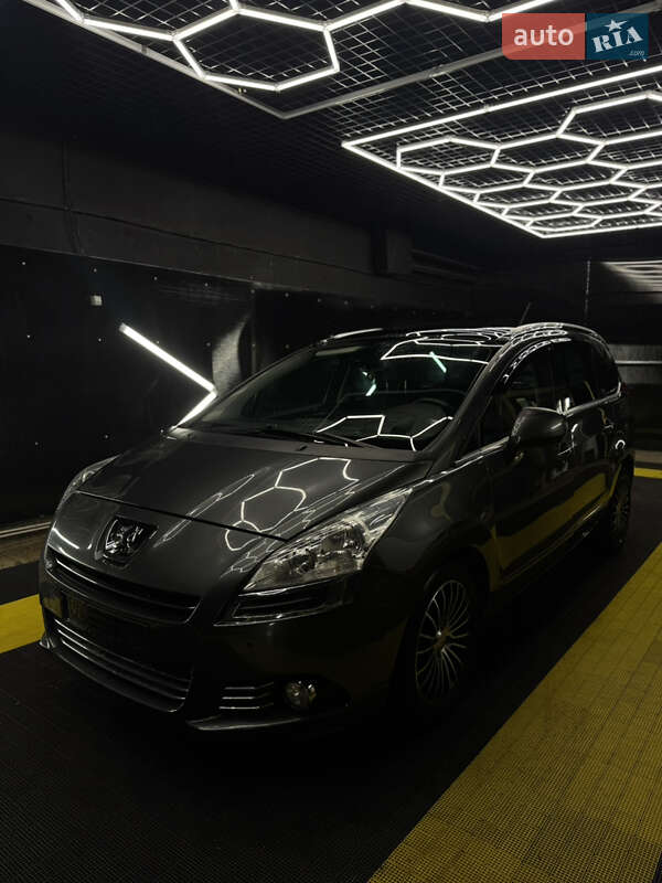 Микровэн Peugeot 5008 2011 в Львове