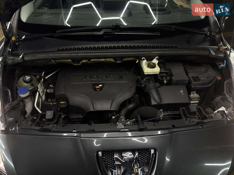 Микровэн Peugeot 5008 2011 в Львове