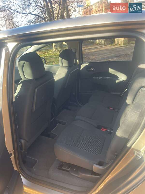 Микровэн Peugeot 5008 2015 в Калуше