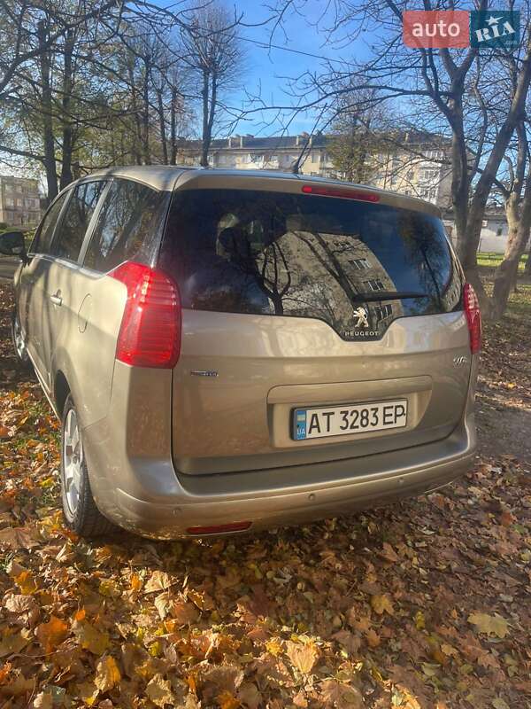 Микровэн Peugeot 5008 2015 в Калуше