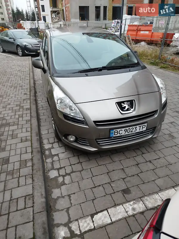 Peugeot 5008 2011