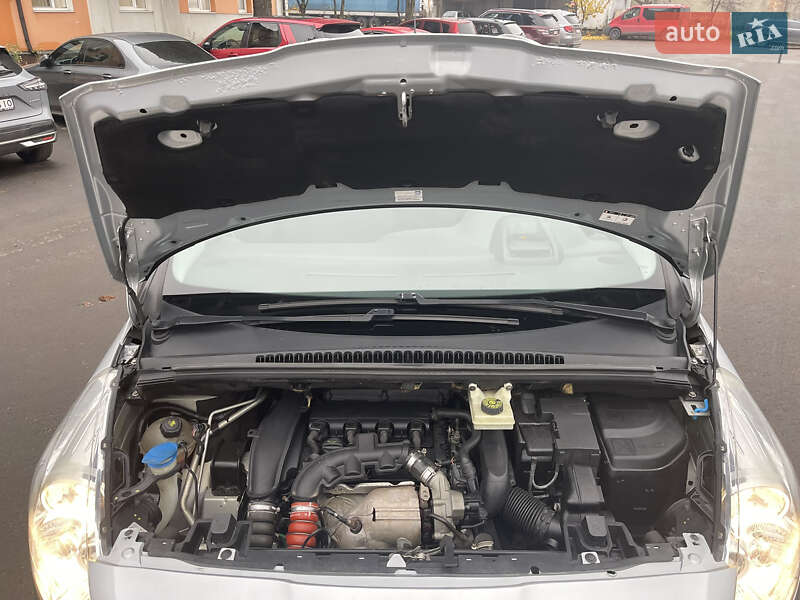 Микровэн Peugeot 5008 2011 в Ровно