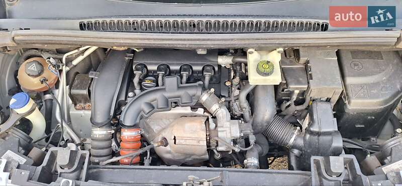 Микровэн Peugeot 5008 2010 в Богуславе фото 24 Микровэн Peugeot 5008 2010 в Богуславе