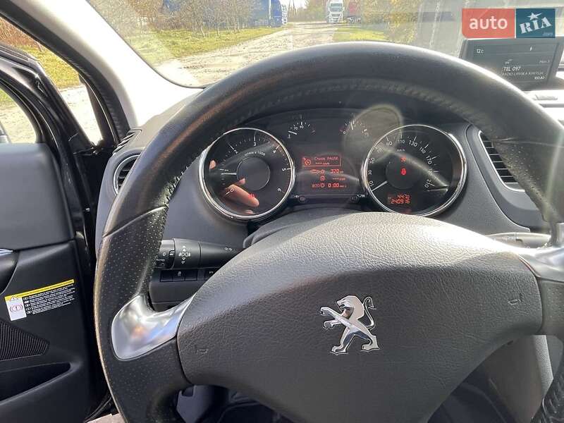 Микровэн Peugeot 5008 2015 в Львове