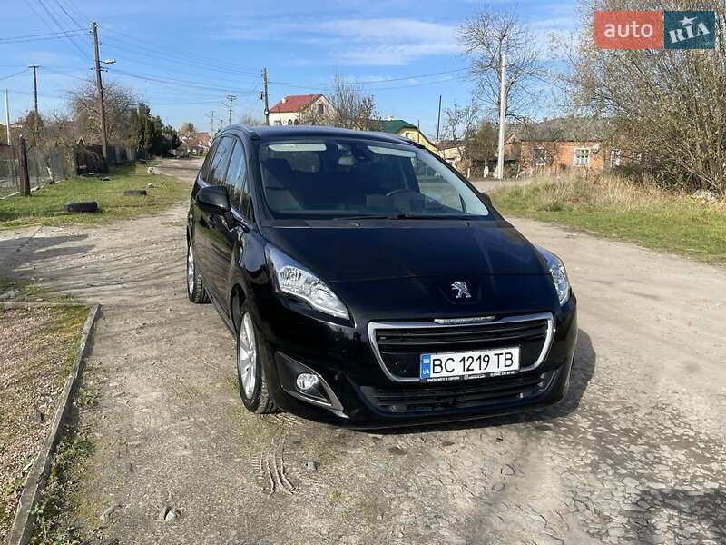 Микровэн Peugeot 5008 2015 в Львове