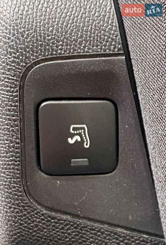 Позашляховик / Кросовер Peugeot 5008 2018 в Львові фото 25 Позашляховик / Кросовер Peugeot 5008 2018 в Львові