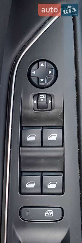 Позашляховик / Кросовер Peugeot 5008 2018 в Львові фото 24 Позашляховик / Кросовер Peugeot 5008 2018 в Львові