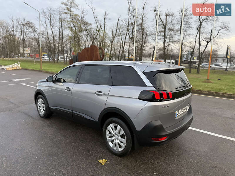 Внедорожник / Кроссовер Peugeot 5008 2017 в Киеве