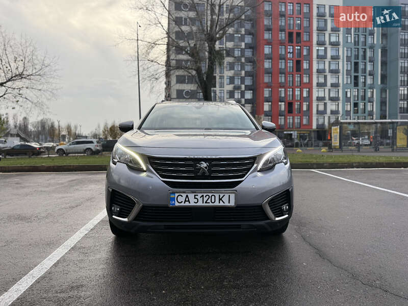Внедорожник / Кроссовер Peugeot 5008 2017 в Киеве