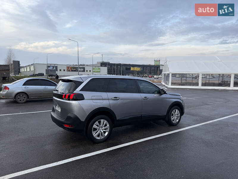 Внедорожник / Кроссовер Peugeot 5008 2017 в Киеве