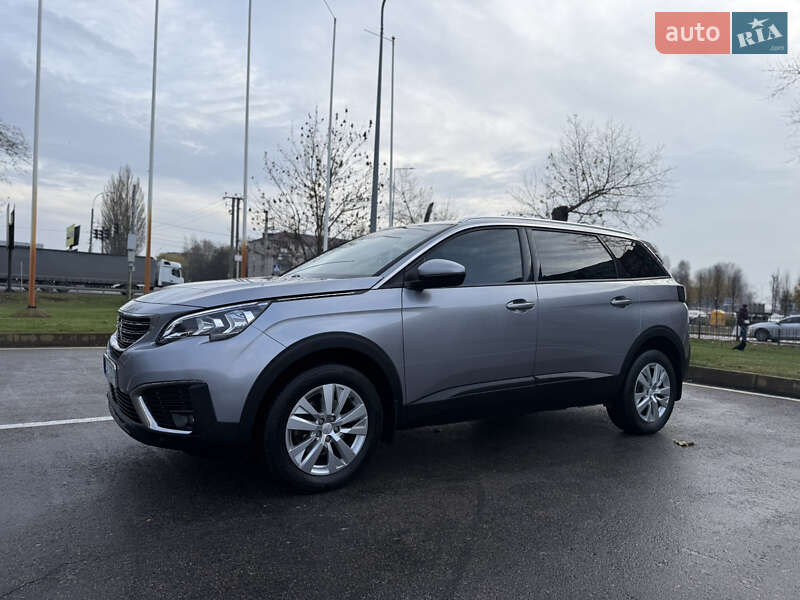 Внедорожник / Кроссовер Peugeot 5008 2017 в Киеве