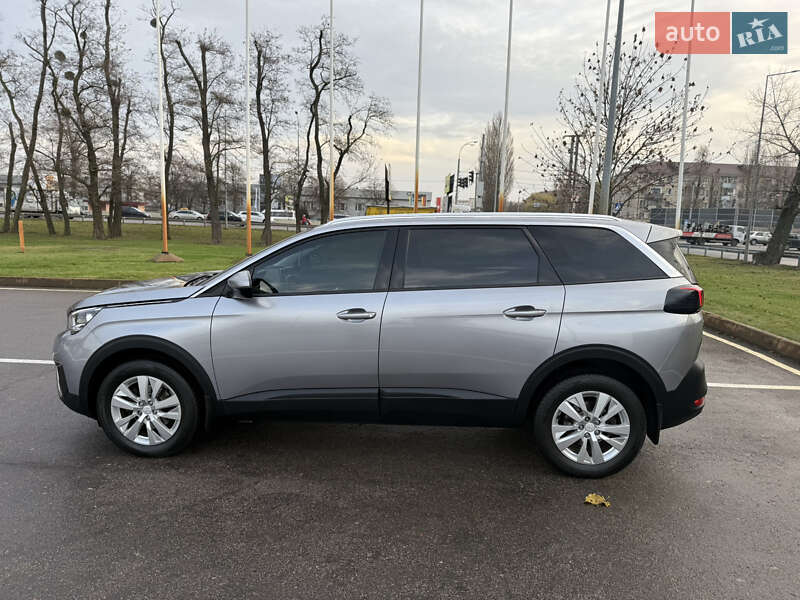 Внедорожник / Кроссовер Peugeot 5008 2017 в Киеве