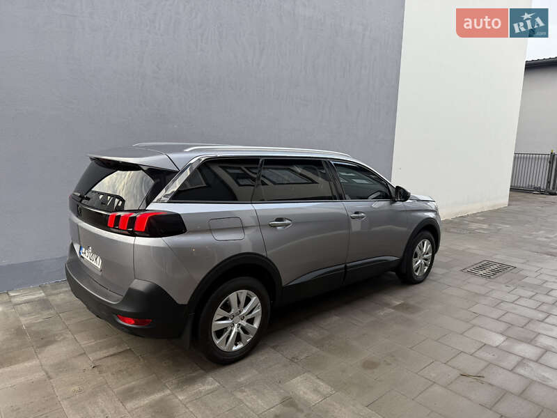 Внедорожник / Кроссовер Peugeot 5008 2017 в Киеве