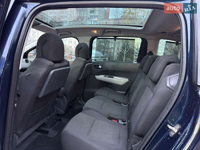 Мікровен Peugeot 5008 2011 в Рівному