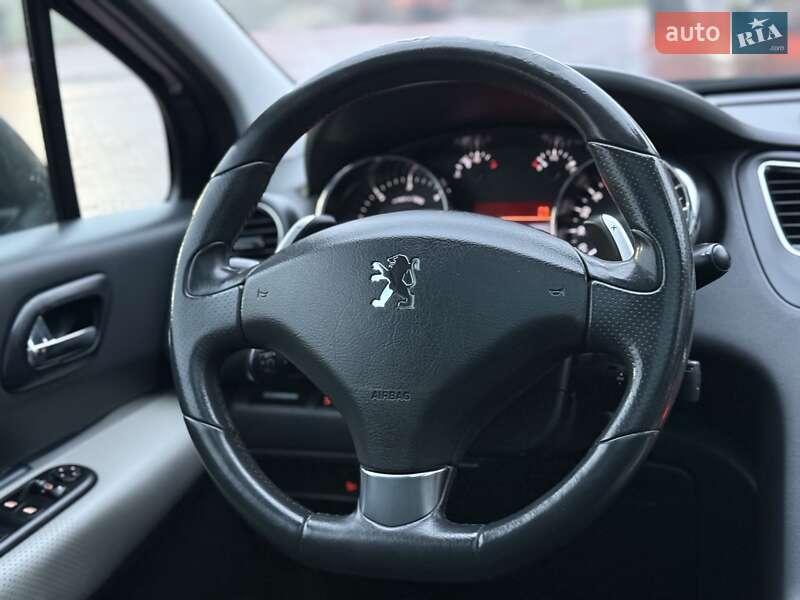 Мікровен Peugeot 5008 2011 в Рівному