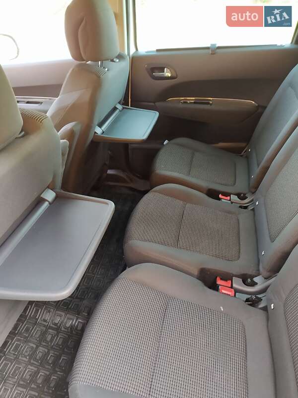 Микровэн Peugeot 5008 2016 в Дубно