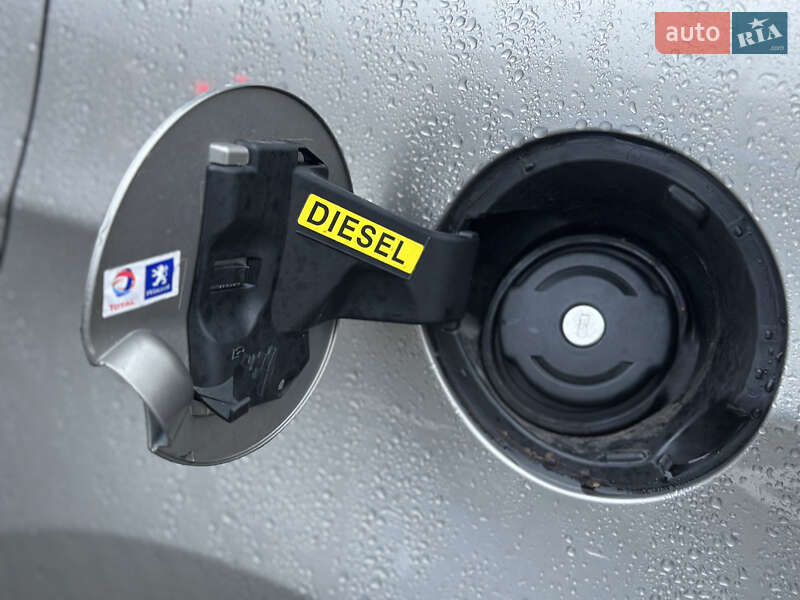 Микровэн Peugeot 5008 2011 в Ровно