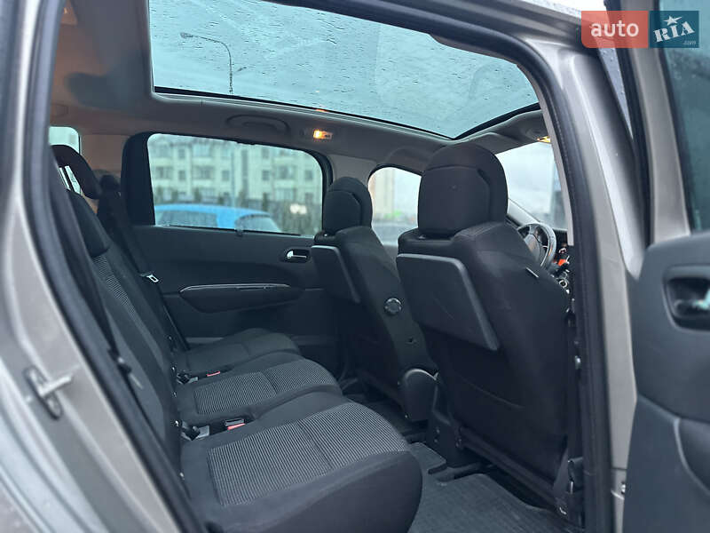 Микровэн Peugeot 5008 2011 в Ровно