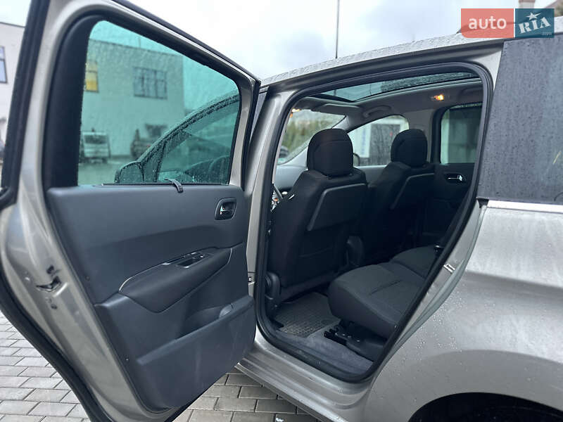 Микровэн Peugeot 5008 2011 в Ровно