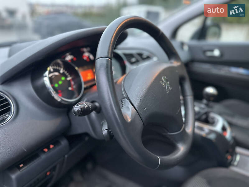 Микровэн Peugeot 5008 2011 в Ровно