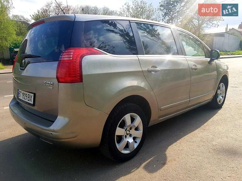 Микровэн Peugeot 5008 2014 в Николаеве