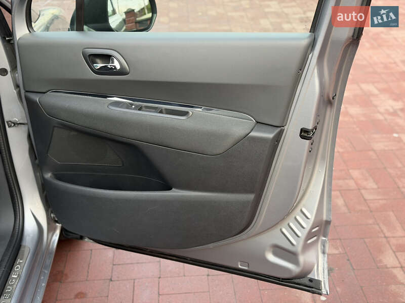 Микровэн Peugeot 5008 2015 в Ровно