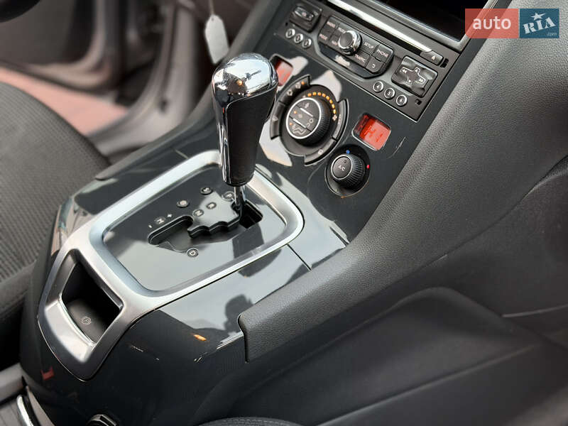 Микровэн Peugeot 5008 2015 в Ровно