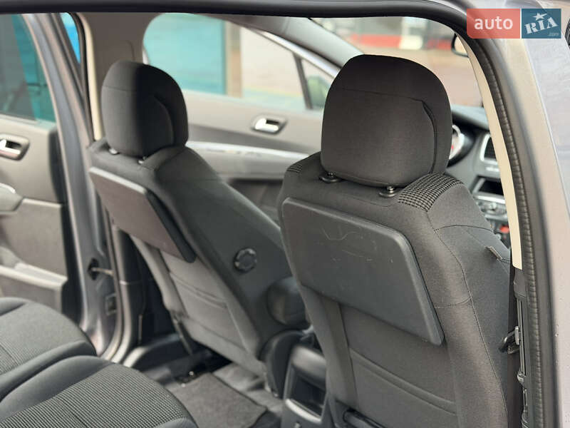 Микровэн Peugeot 5008 2015 в Ровно