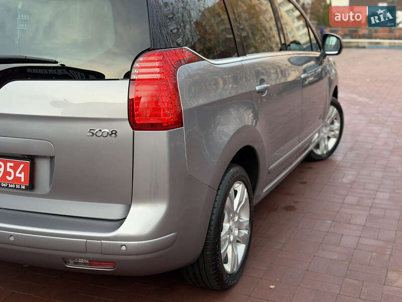 Микровэн Peugeot 5008 2015 в Ровно