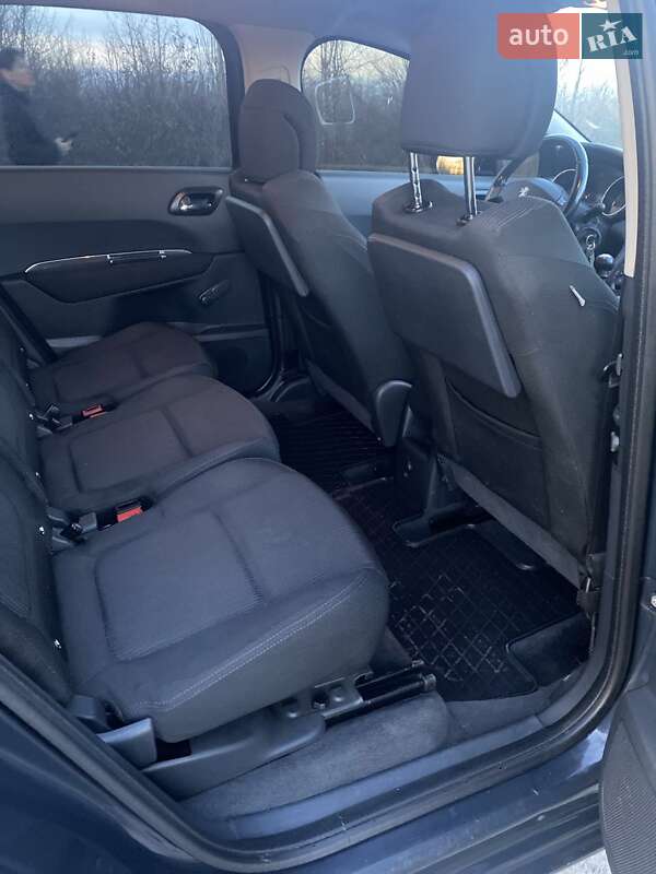 Мікровен Peugeot 5008 2010 в Володимирі