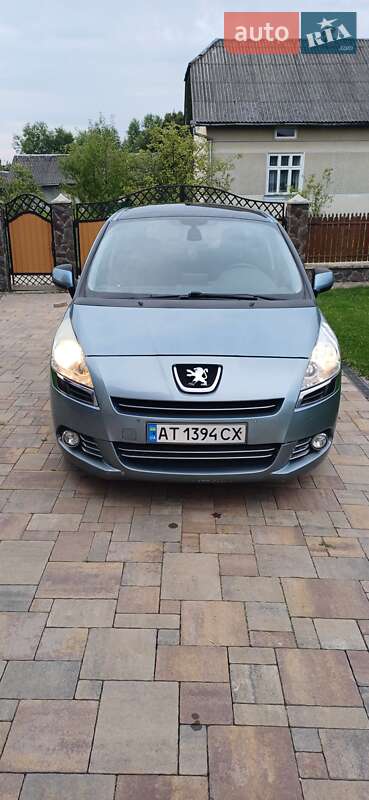 Микровэн Peugeot 5008 2011 в Калуше
