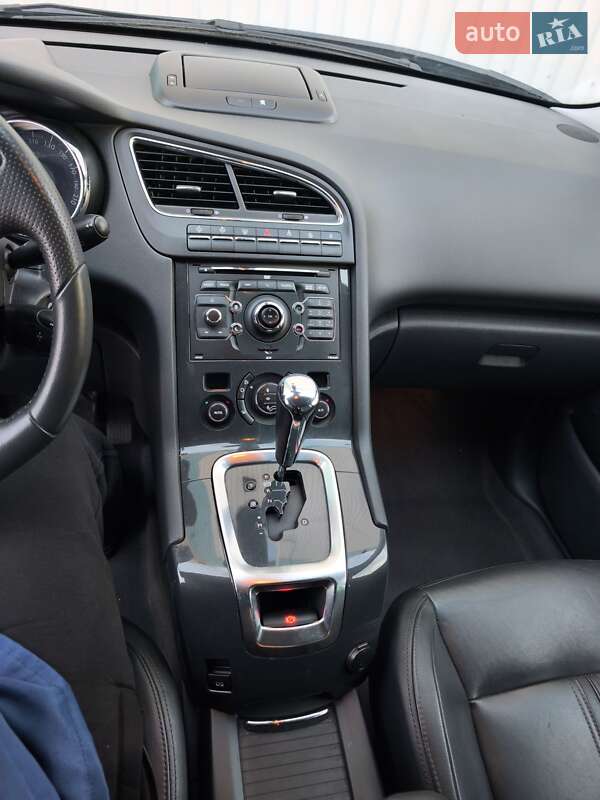 Мікровен Peugeot 5008 2011 в Щасливе