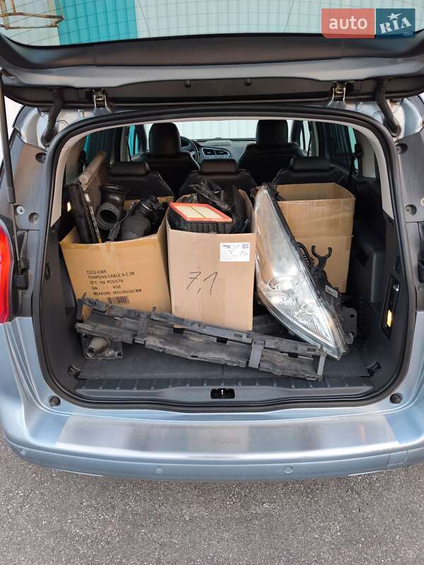 Мікровен Peugeot 5008 2011 в Щасливе