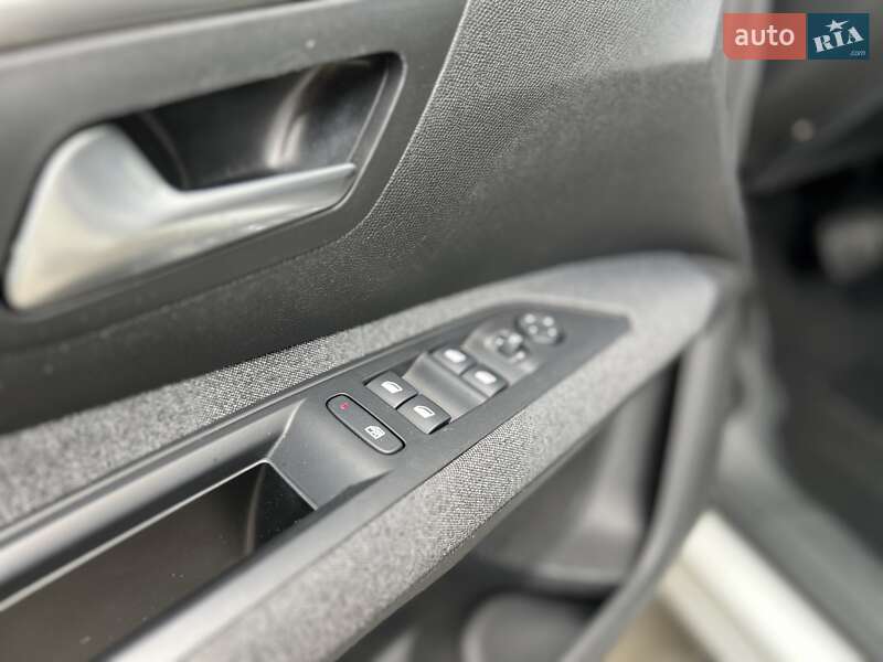 Внедорожник / Кроссовер Peugeot 5008 2019 в Львове