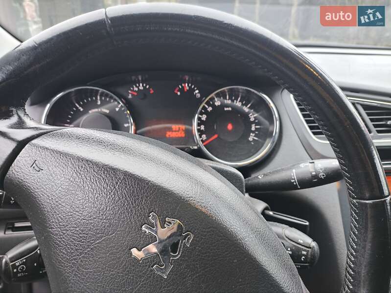 Микровэн Peugeot 5008 2009 в Звягеле