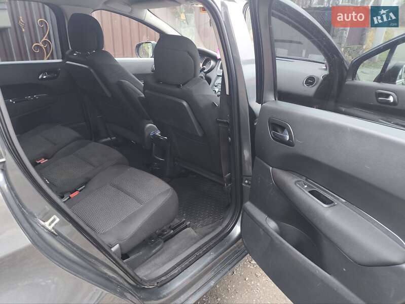 Микровэн Peugeot 5008 2009 в Звягеле