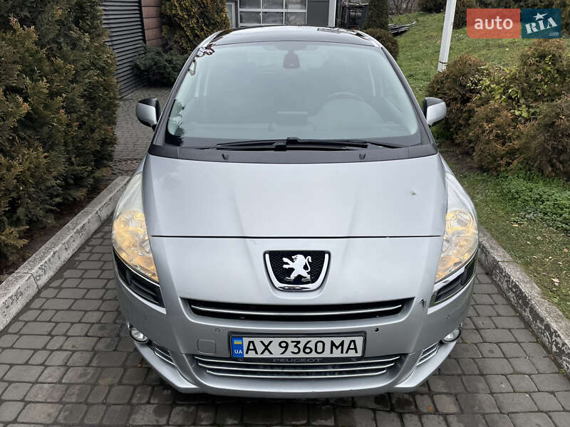 Peugeot 5008 2011