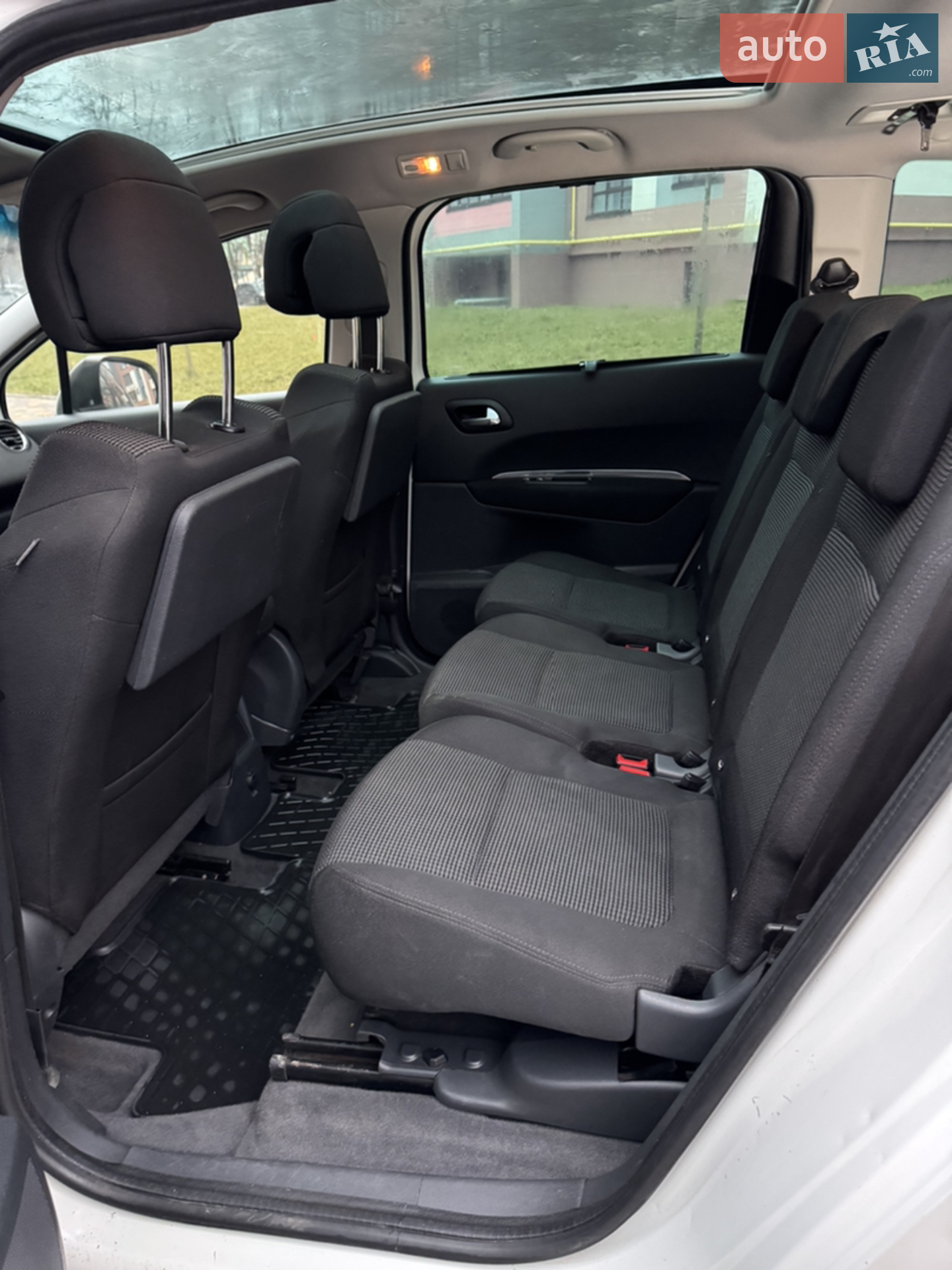 2011 Peugeot 5008 - мініатюра 17