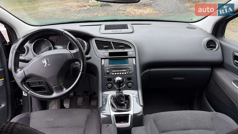 Мікровен Peugeot 5008 2011 в Новому Бузі